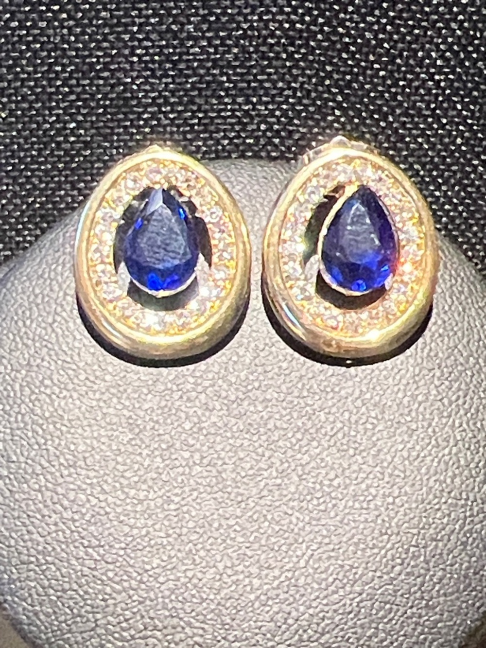 Gold-Tone Necklace and Stud Earrings with Sapphire Blue Teardrop Stones - Picture 3 of 4